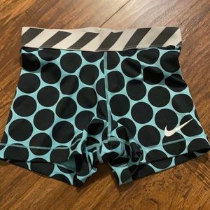 F.C.R.B×NIKE POLKA DOT PRACTICE SHORTS NIKE SPORTSWEAR JDI DO IT RED WHITE POLKA DOT WOVEN SHORTS